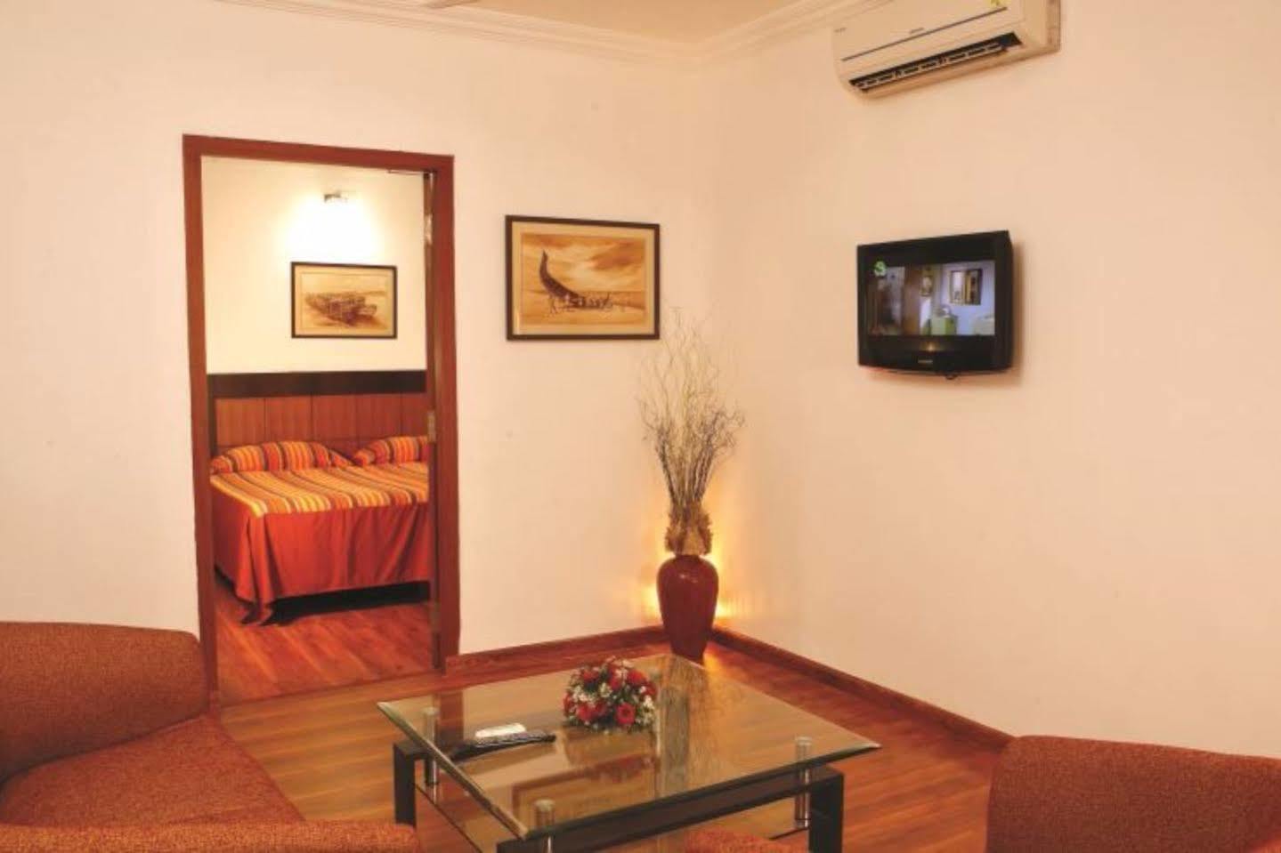Hotel Hill View Kochi Bagian luar foto